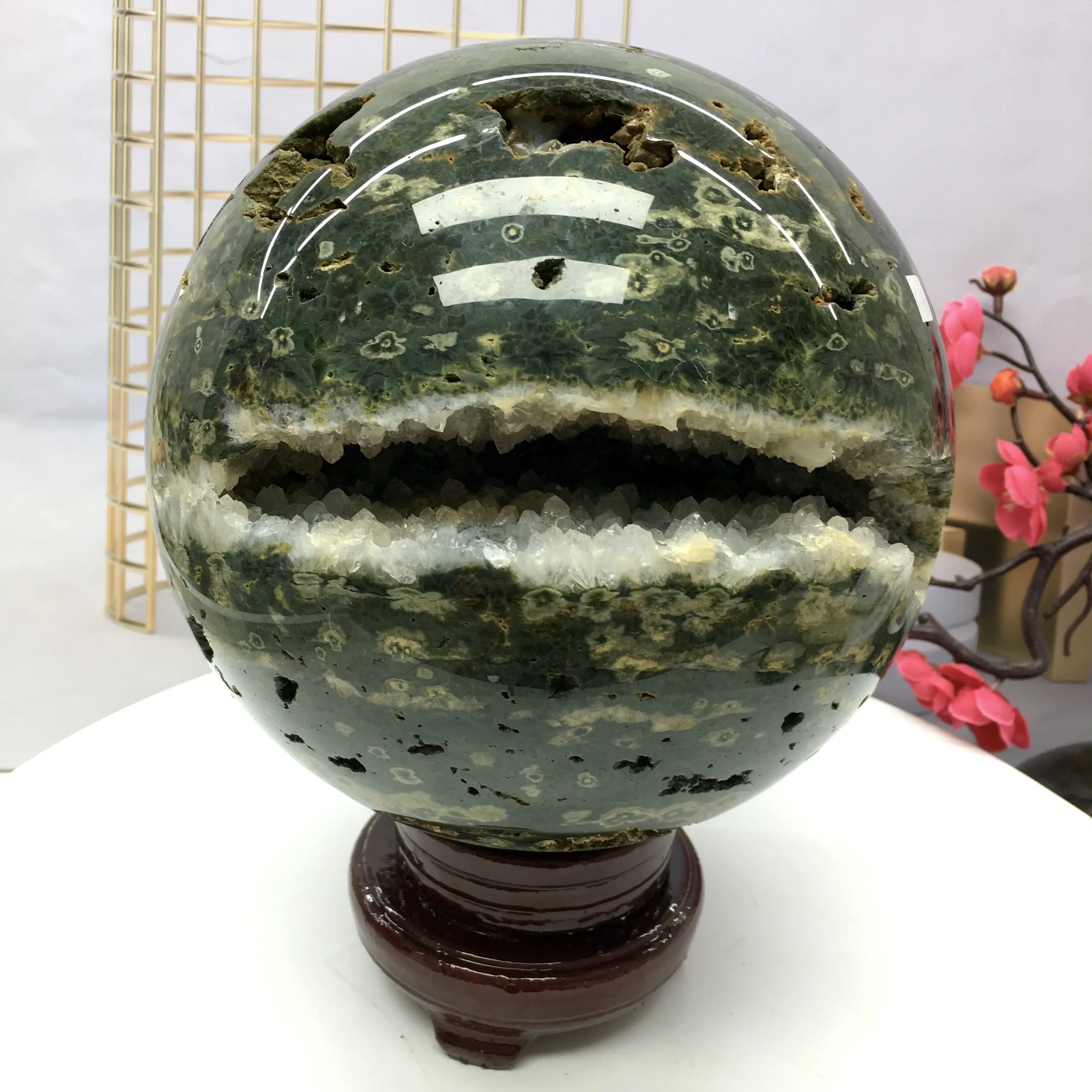 Large Geode Decoration with a Unique Ball Shape, 8-Vein Non-Natural Crystal for a Beautiful Tabletop Display, Large Size, Ocean Veins, Home Ornament, Ocean Jasper, 250X200mm, Crystal Veins