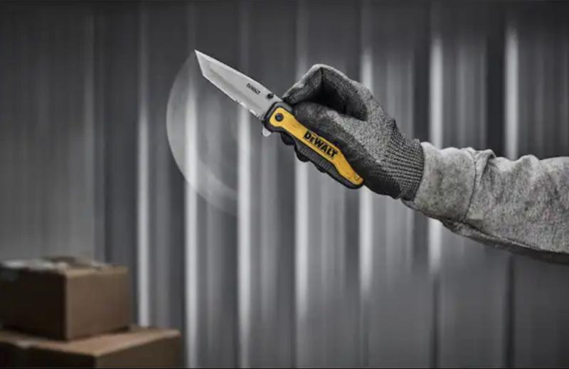 DEWALT Push and Flip Folding Lock-Back Utility Knife and 3.3 in. Tanto Pocket Knife with Quick Flip Set (2-Piece)