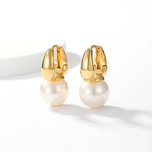 A pair of metallic glass bead copper material simple pearl earrings gift