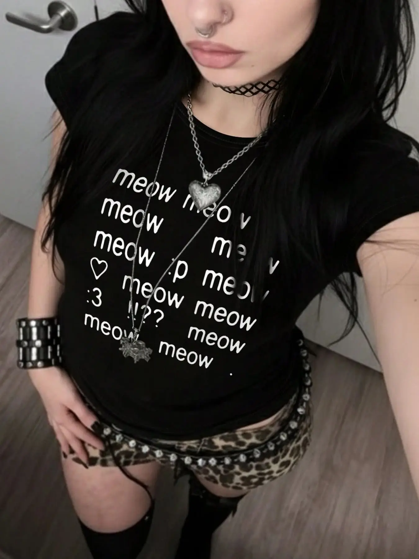 Women's Cute Cat "Meow" Graphic T-Shirt, Y2K Grunge Slim Fit Crop Top, Black Short Sleeve, Trendy Fashion Summer Casual Wear, Streetwear, Womenswear