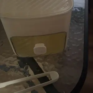 48-compartment ice maker with easy-press lid - Double-layer portable design, includes silicone tray, durable plastic construction, countertop ice maker, beverage cooling, suitable for homemade frozen foods and drinks, ideal for summer drinks.