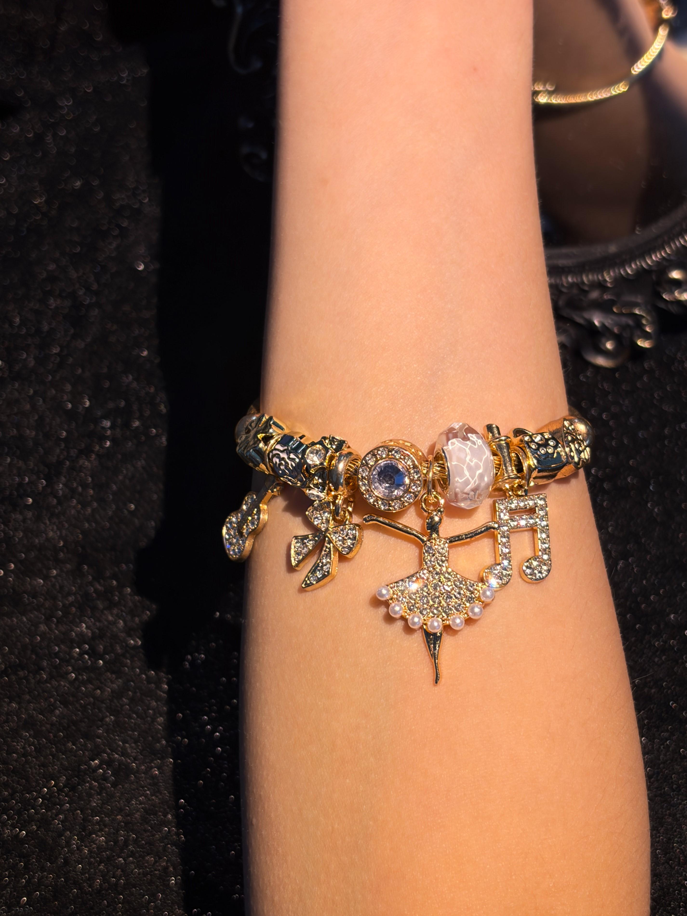 Women Ballet Dancer Charm Bangle、Gold‑Tone Adjustable Open Cuff Bracelet、Rhinestone Guitar Music Note Bowknot Pendants、Crystal Beaded Bracelet、Art Musical Theme Jewelry、Birthday Holiday Party Gift for Teen Girls Ladies