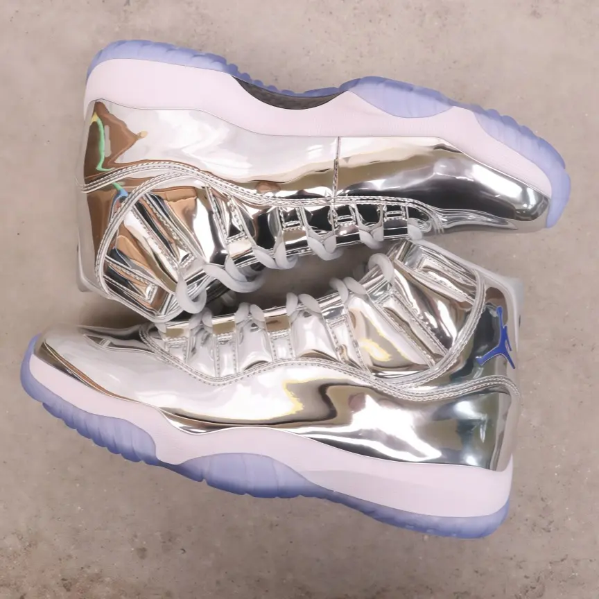 Trendy reflective high-top sneakers fit every occasion! Polished metallic surface, supportive high-top structure and frosty blue sole deliver amazing visual effect for daily wear and party styling.