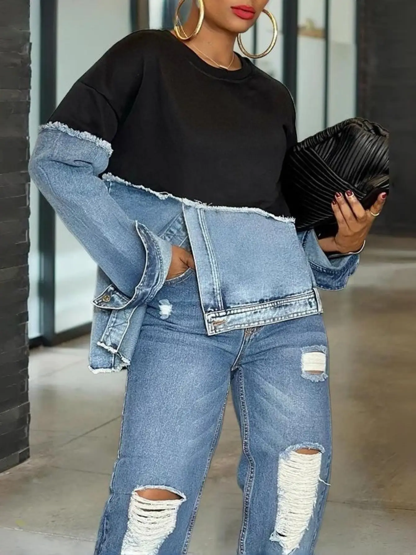 Women's Asymmetric Raw Edge Denim Spliced Crew Neck Sweatshirt, Irregular Slant Button Loose Color-block Long Sleeve Denim Top, Versatile Casual Spliced Denim Jacket, Suitable For Spring, Autumn And Winter