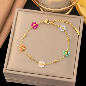 Daisy Flower Bracelet for Women, TikTok Viral 14K Gold Plated Boho Jewelry, Colorful Floral Chain Link Bracelet, Lightweight Summer Beach Accessory for Vacation, Party & Daily Wear
