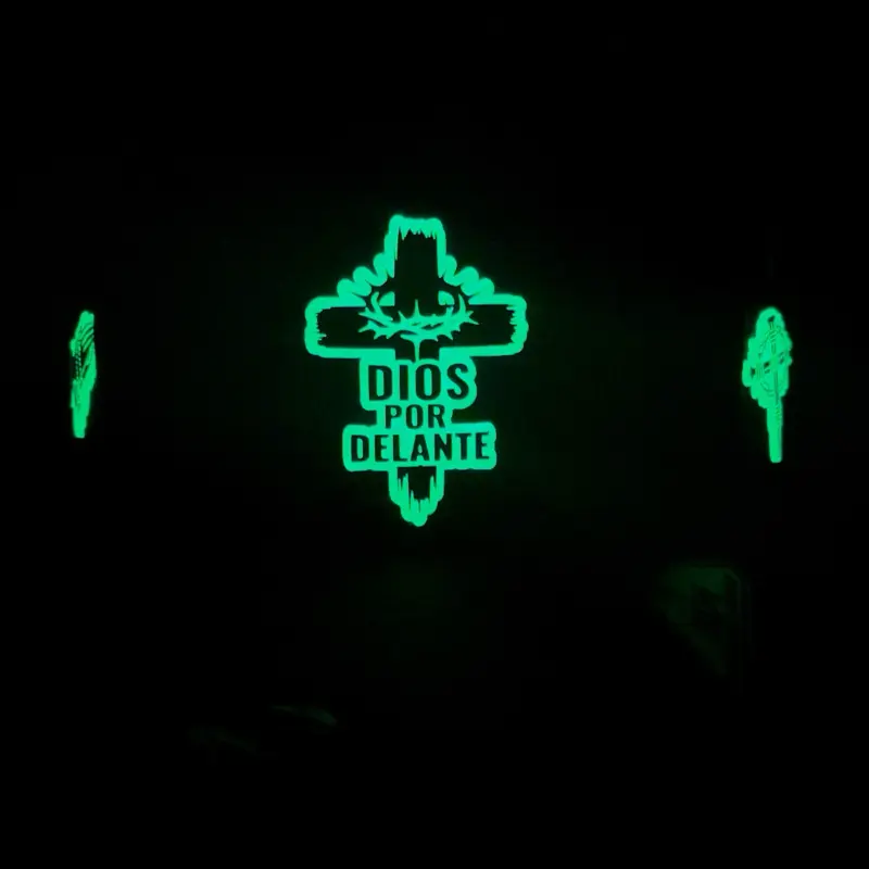 CRUZ DIOS POR DELANTE HAT GLOW