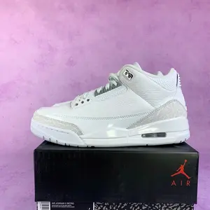 Pure Money (2025) White Cat Fashion Classic Sports Shoes Outdoor Running Shoes Comfortable Basketball Shoes