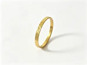 Carved  bracelet - no discoloration after burning