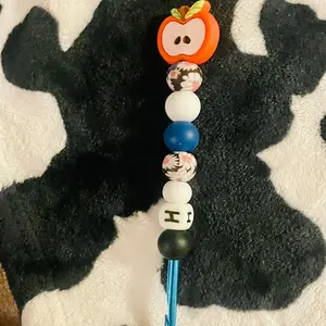 Apple and Flower Beaded Crochet Hook (Size H)