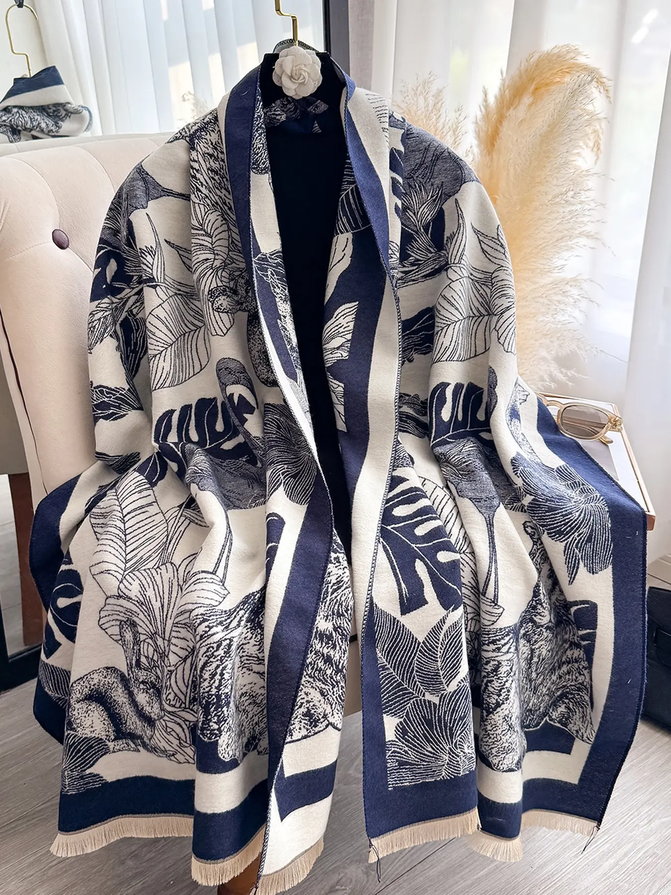 Women's Elegant Tiger Print Shawl, Fall & Winter Warm Plant Pattern Scarf, Fashionable Casual Daily Use Accessory