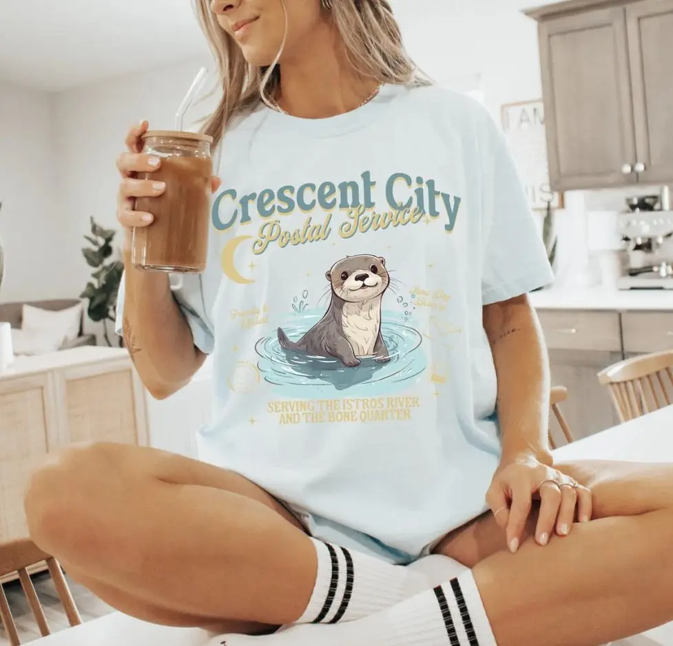 Women's Crescent City Short-Sleeve Tee - Casual Relaxed-Fit Cotton Clothes, Urban Fantasy Fan Gift, SJM BookTok Merch Tops with Comfy Fabric and Stylish Design