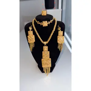 Gold jewelry set