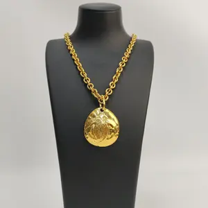 Pre-owned Chanel Vintage Quilted CC Pendant Gold Necklace
