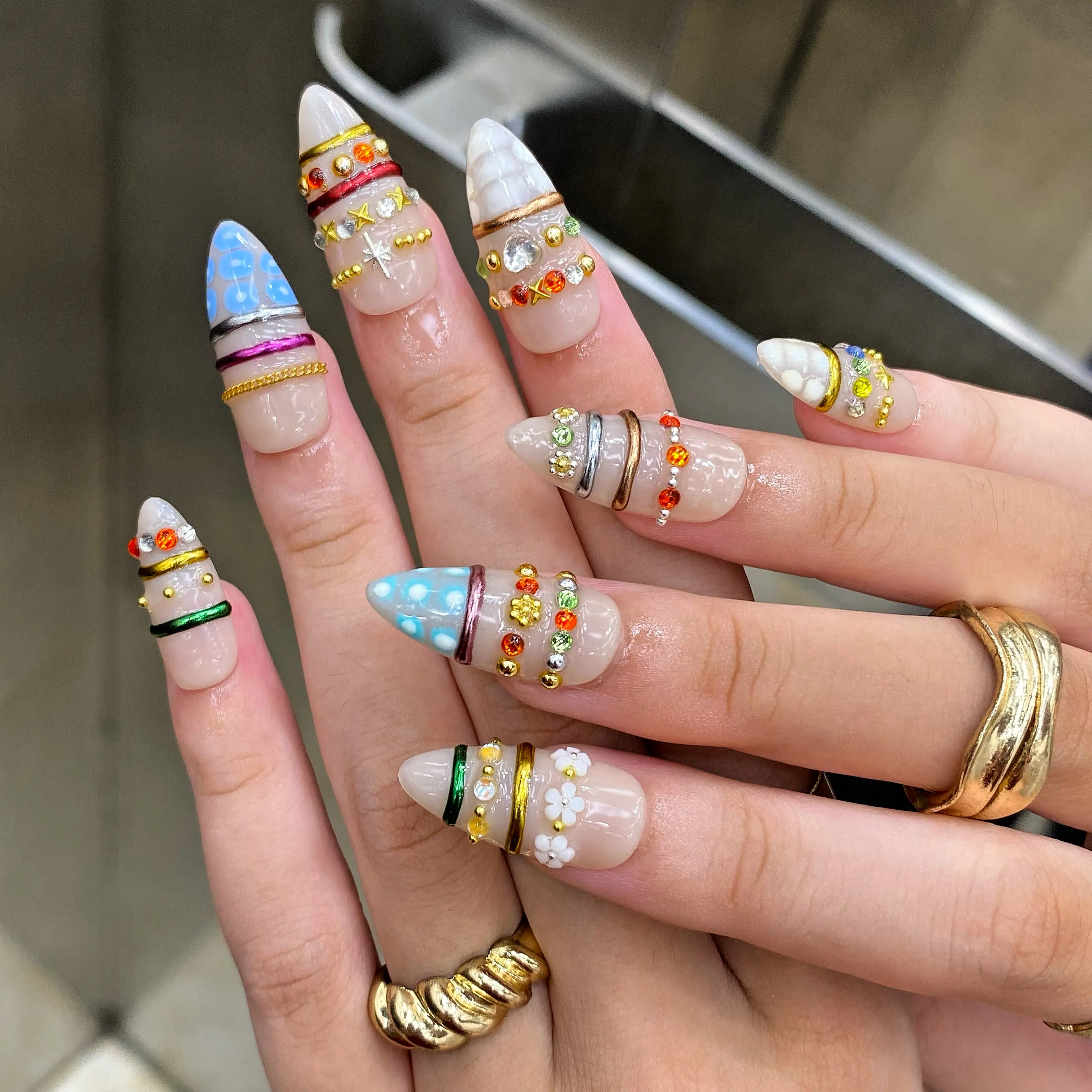 M02 yuca.beauty&nails Luxury Jewel Press-On Nails, Multicolor Crystal Accent, Gold Ring Embellishment, Daisy Flower Art, Pearl Marble Design, Handmade Festival Fashion Nail Set for Luxury Style