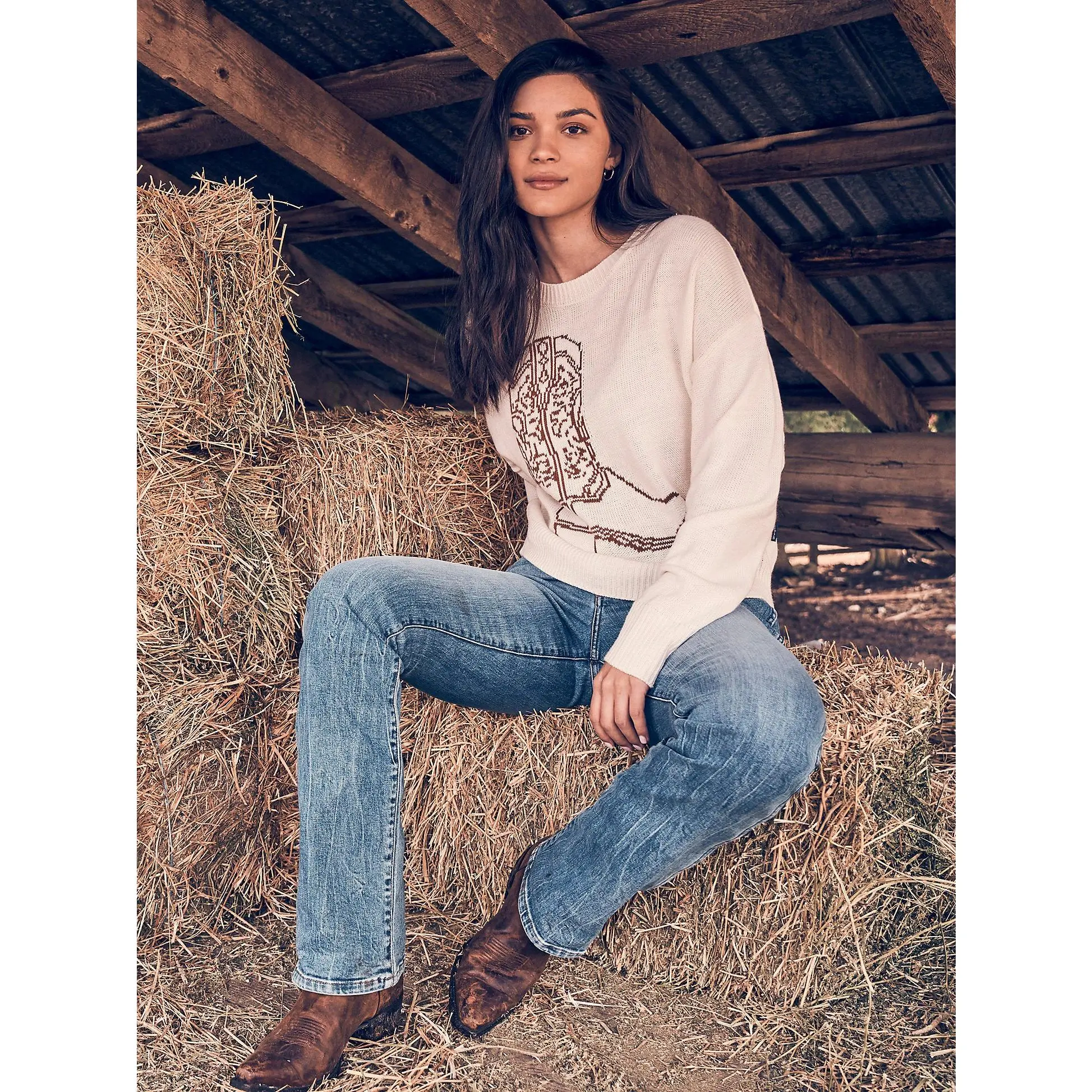 Wrangler Women's 'Come On Boots' Graphic Knitwear, Casual Long Sleeve Acrylic Sweater, Regular Fit with Ribbed Crew Neck and Elastic Cuffs, Regular Size, Clothes, Tops, Longsleeves