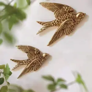 Flying Swallow Wall Decor, 3D Bird Art Decoration for Bedroom Living Room Garden Outdoors, Mini Swallow Ornament with Miniature Detail, Home Decor Accessories