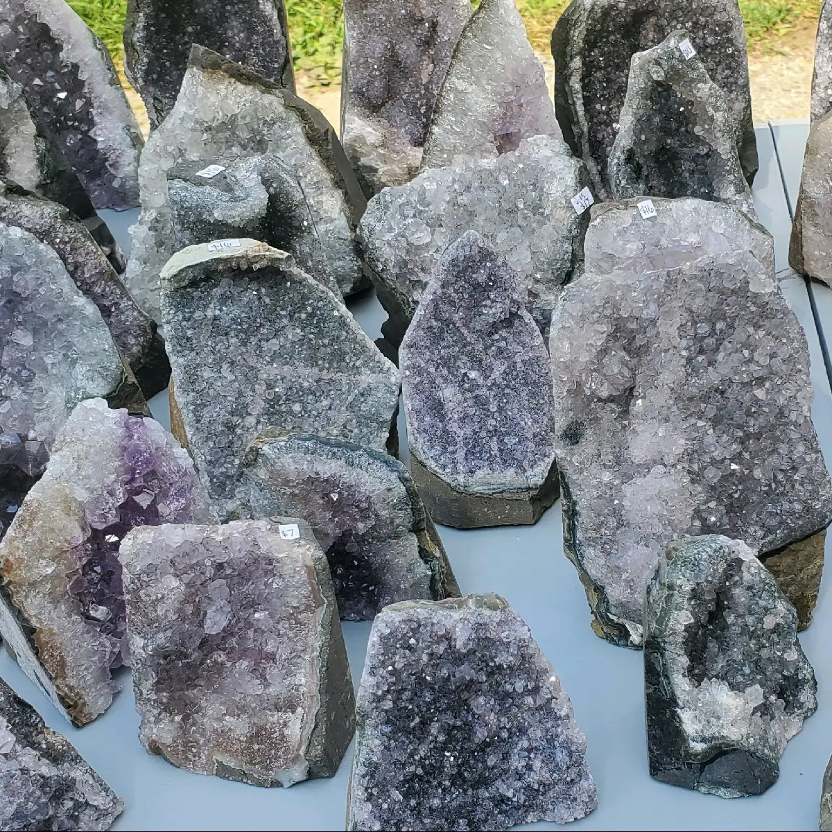 AMETHYST Display Standing Geode 1pc rainbow