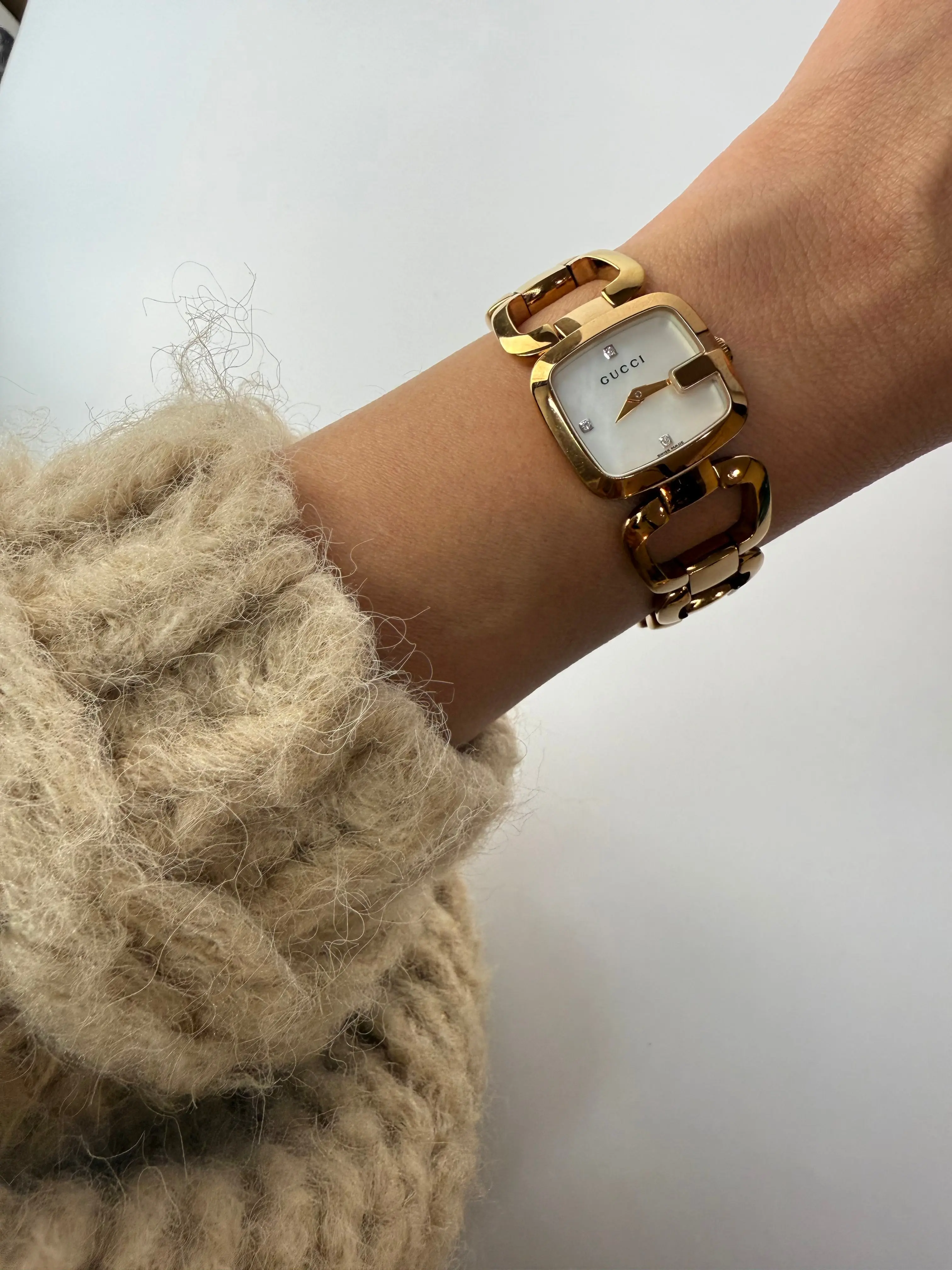 Gucci G  125.5 Quartz 3-Diamond Mother of Pearl Diamond  Dial Gold Tone Women Wristwatch