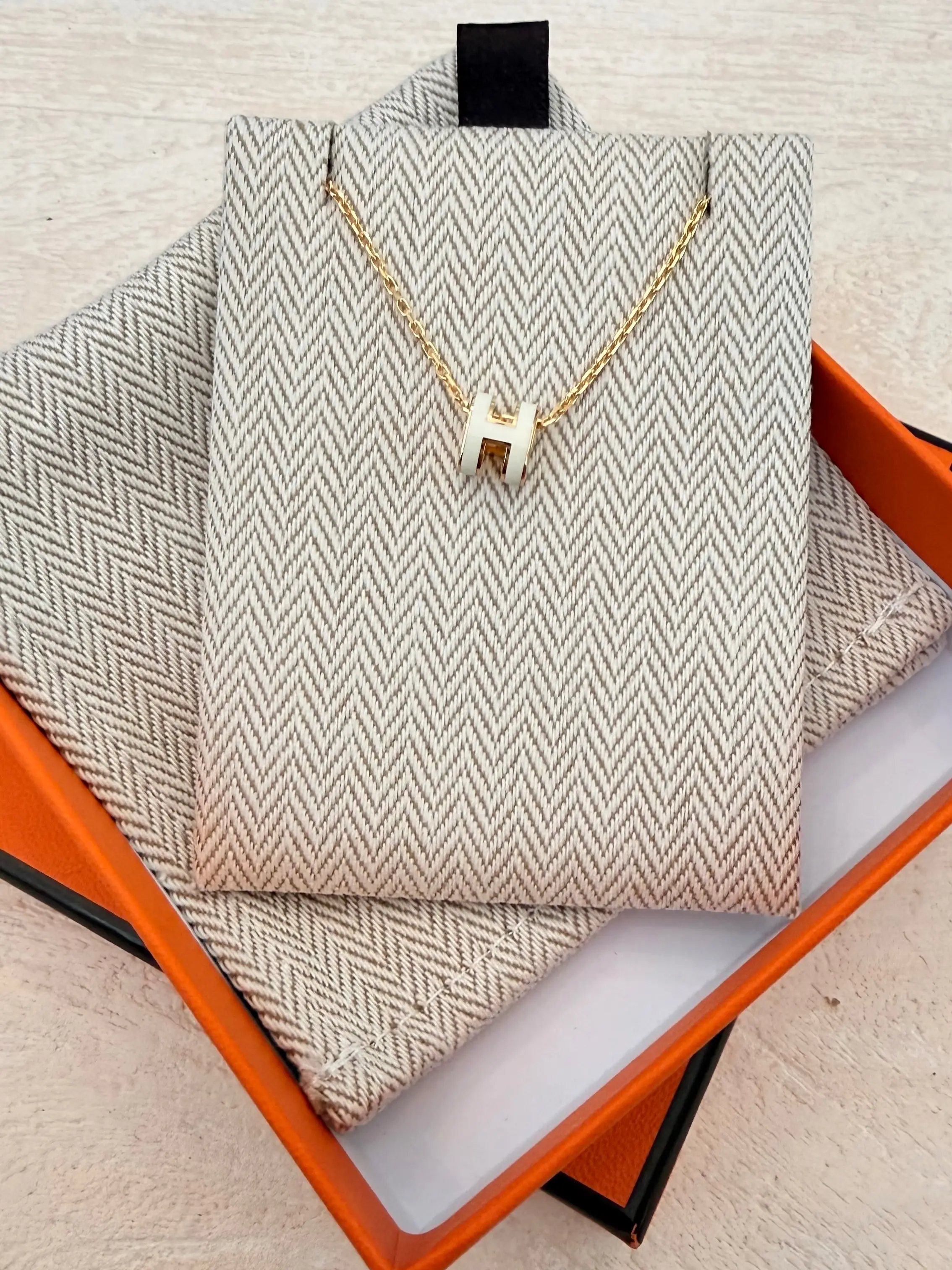 Pre-owned Gold Plated Mini Pop H Pendant Necklace White