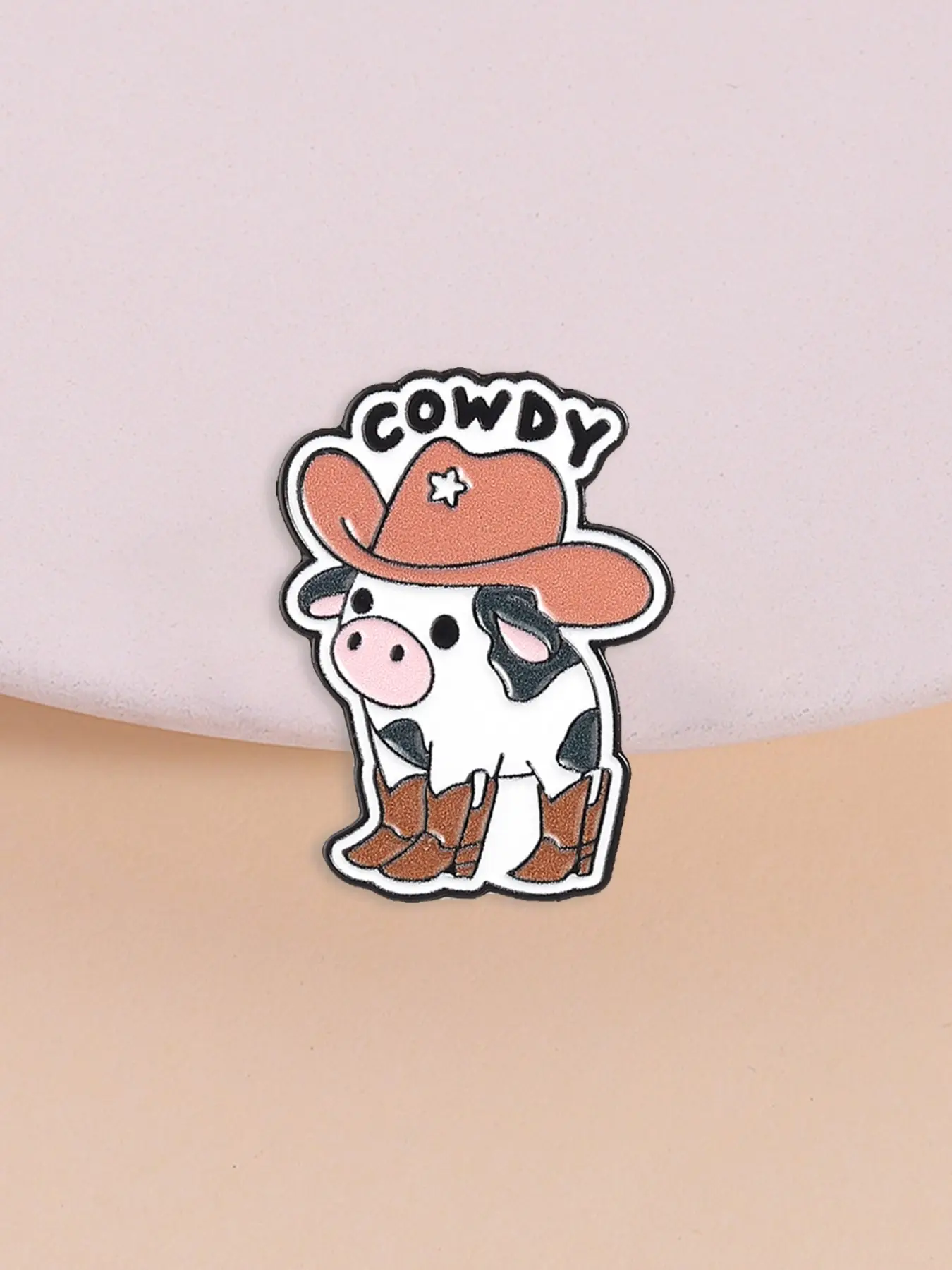 Cowboy Cow Theme Enamel Badge, Fashion Accessory, Perfect for Western Style Lovers & Farm Animal Fans, Fun Gift for Farm Enthusiasts