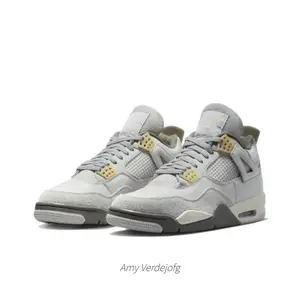 Grey Mid-Top Retro Basketball Shoes