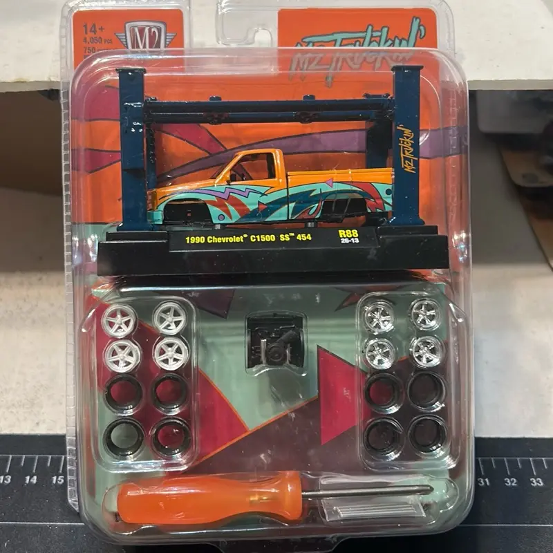 1:64  M2 Machines Model Kit. Chevy/GMC Truck .
