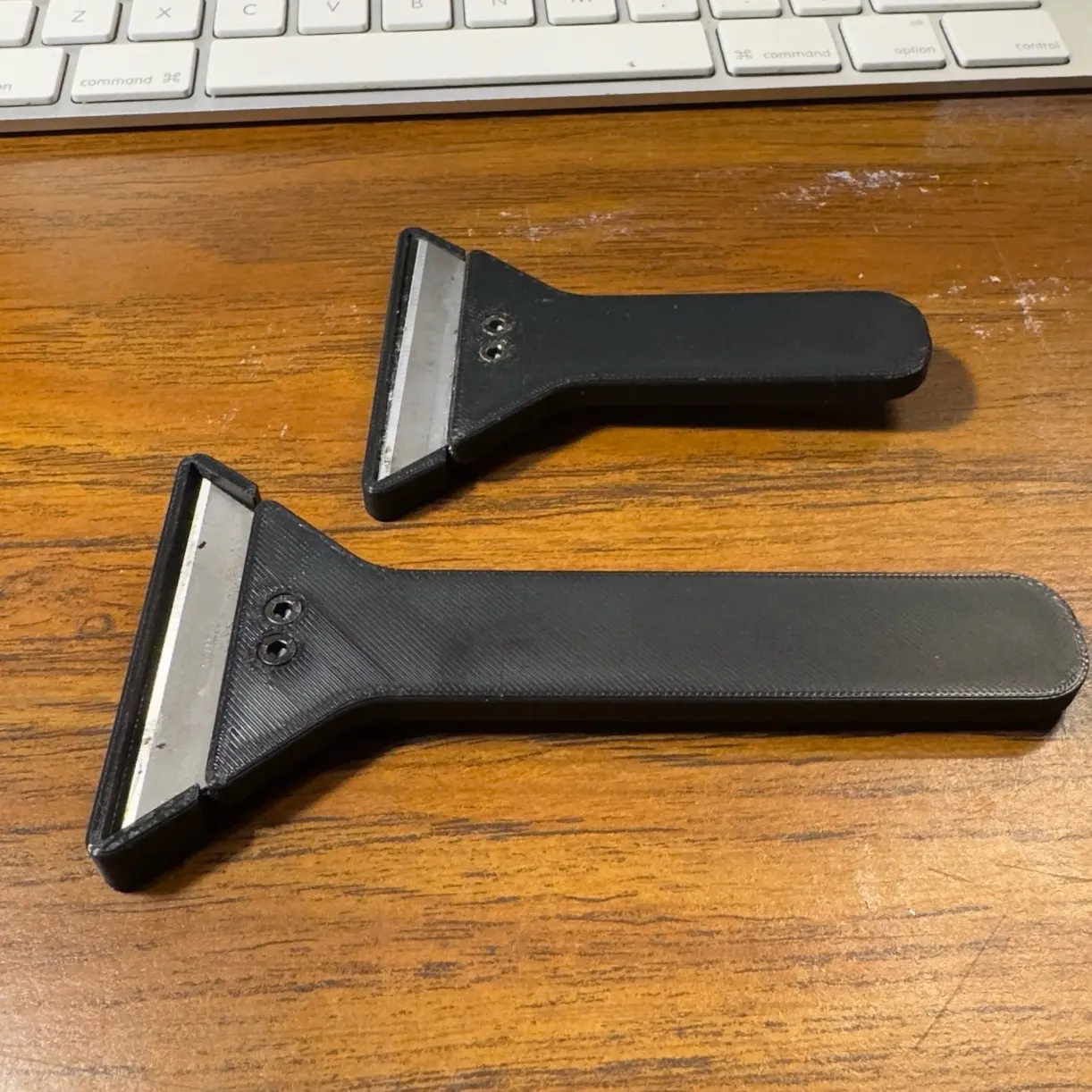 3D Printed Razor Scraper with Magnetically Attached Cover Comfort