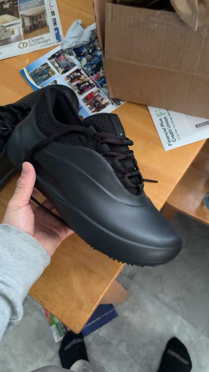 Item: Triple Black, Mens 8, 1
