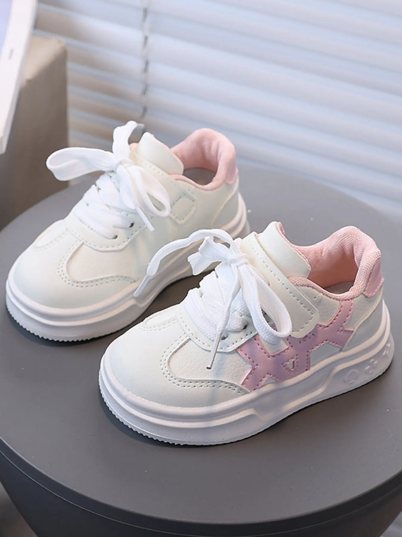 Fashionable Star Pattern Velcro Design White Sneakers, Trendy Trainers, Casual Comfortable Sports Running Shoes for Boys & Girls, All-match Round Toe Shoes for Daily Wear