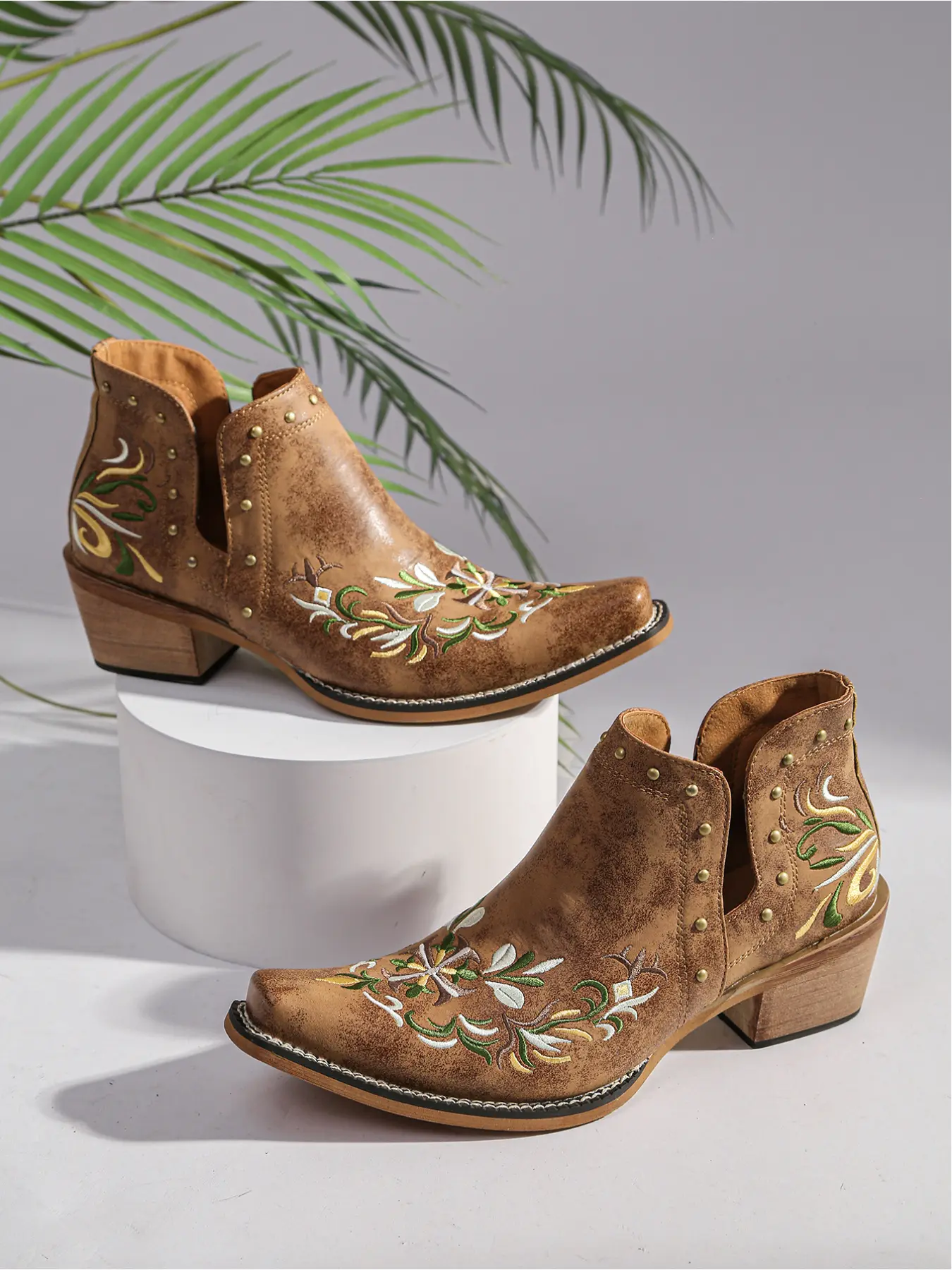 1 Pair Ladies Women Pu Floral Embroidered Western Cowboy Heeled Ankle Boots, Pointed Toe Rivet Block Heel Cowgirl Booties for All Occasions