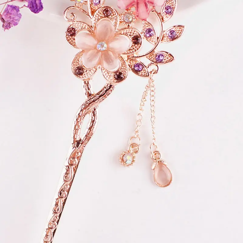 Elegant Floral Hairpin with Tassels, Traditional Style Accessory for Women, Perfect for Special Occasions and Daily Wear, Flower Hair Clip, Floral Hair Accessories