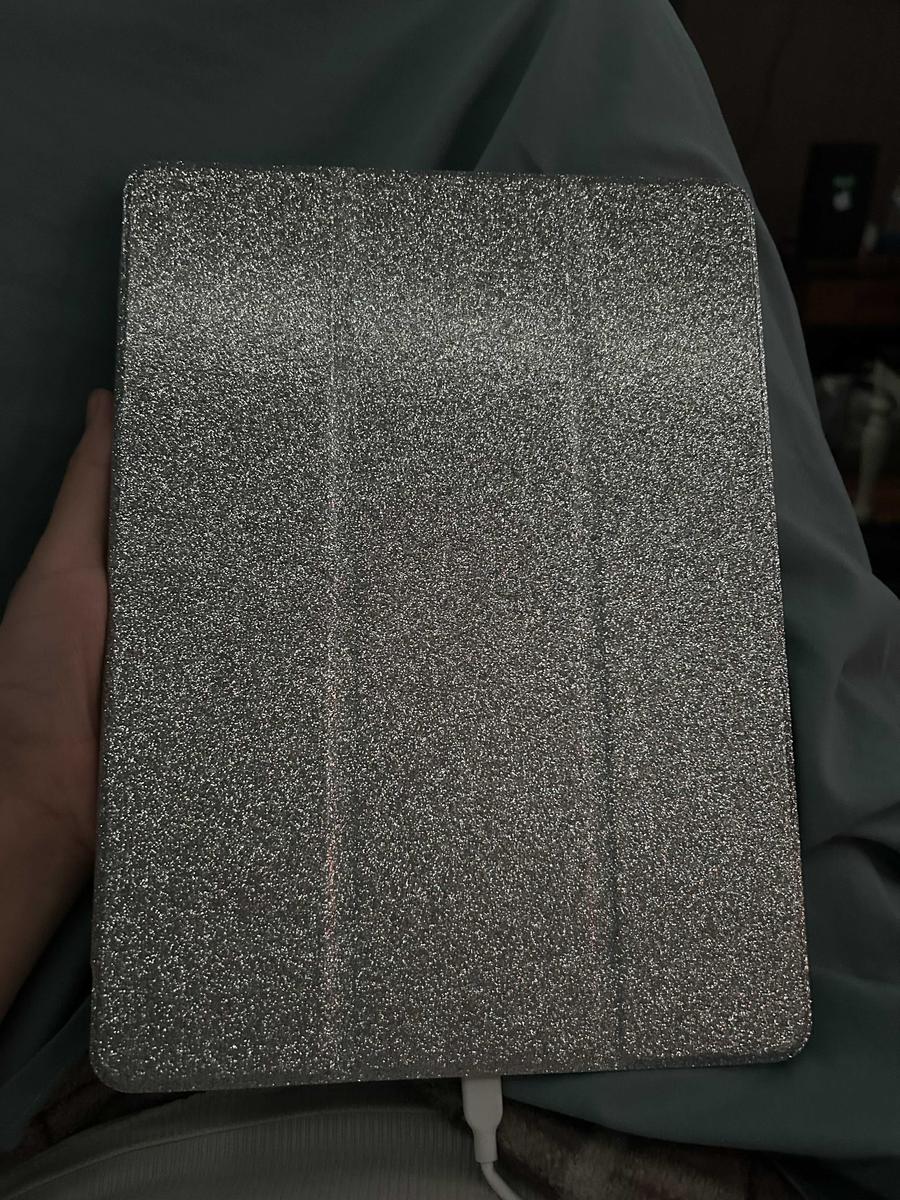 Item: Silver, iPad 9th/8th/7th Gen 10.2"