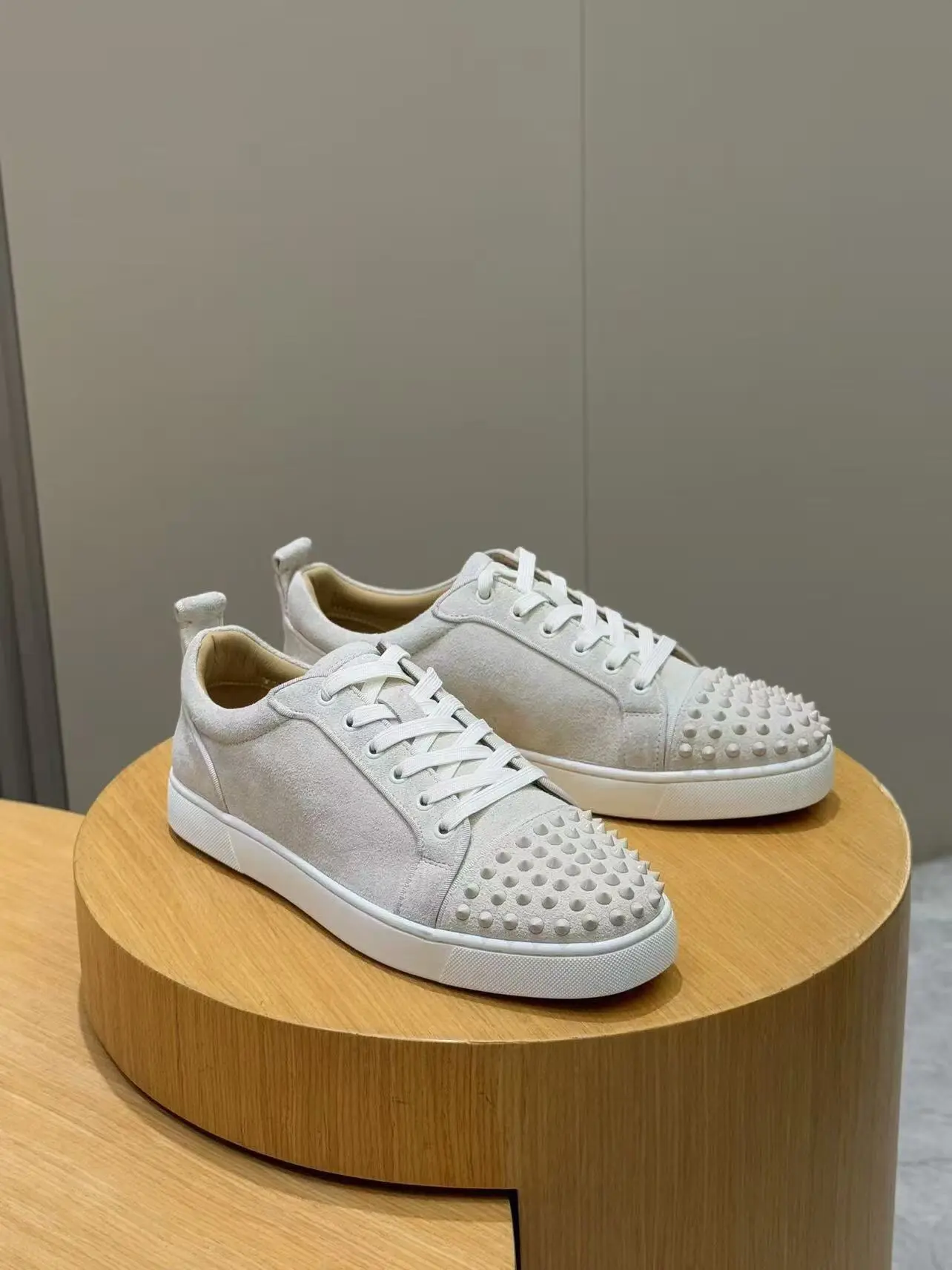 Men Women Suede Casual Flat Sneakers, Studded Toe Decor Lace Up Low Top Fashion Street Shoes, Multi Colors, Lightweight Daily Walking Party Footwear for Unisex