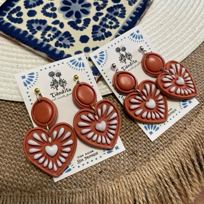 Tienda de Tienda Sacred Heart Clay Earrings - Handmade Clay Heart-Shaped Earrings with Unique Design