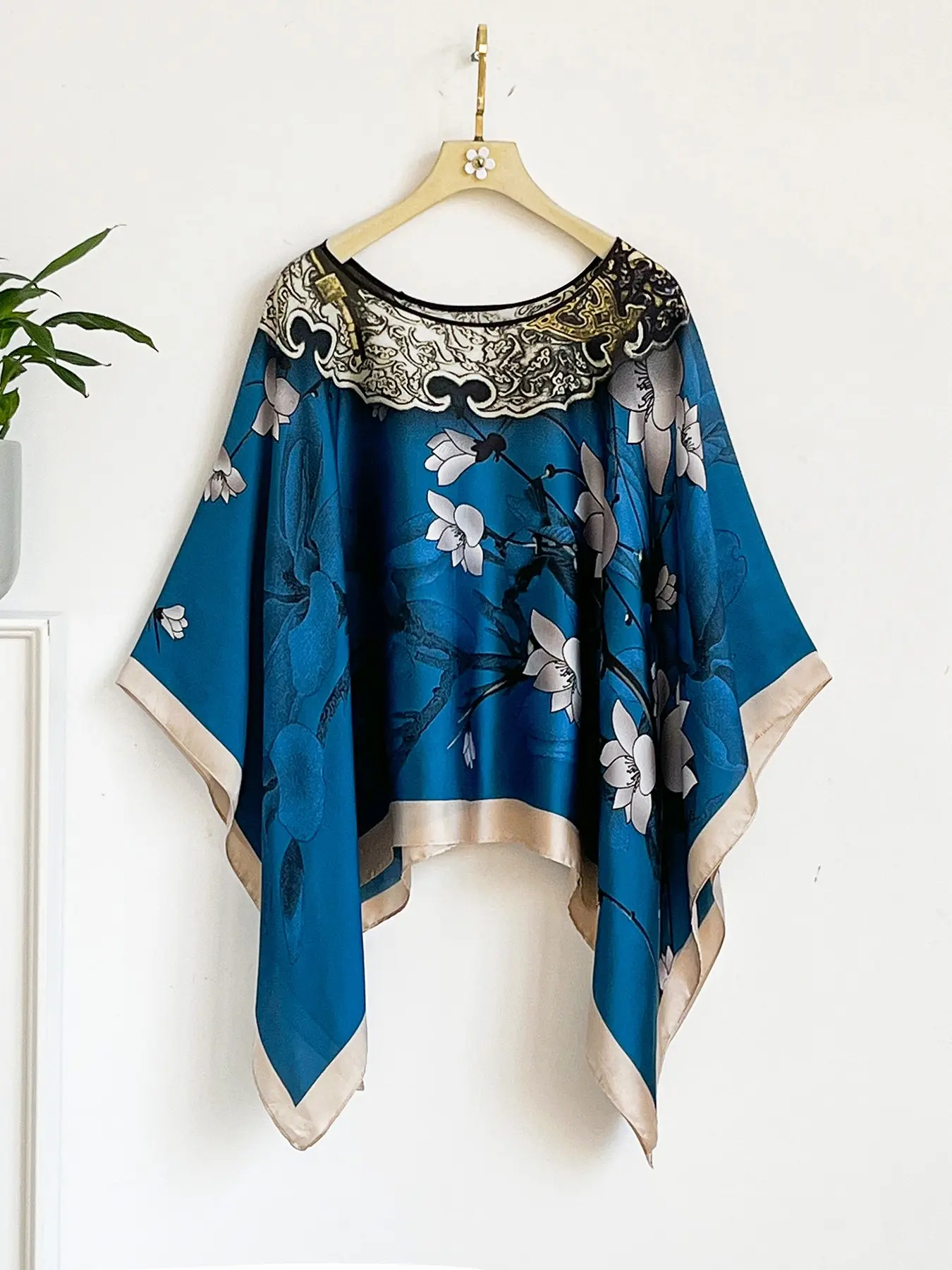 French Luxury Floral Print Silk Feel Shawl, Windproof Sandproof Soft Scarf, Fashion Versatile Wrap for Stylish, Floral Pattern Shawl