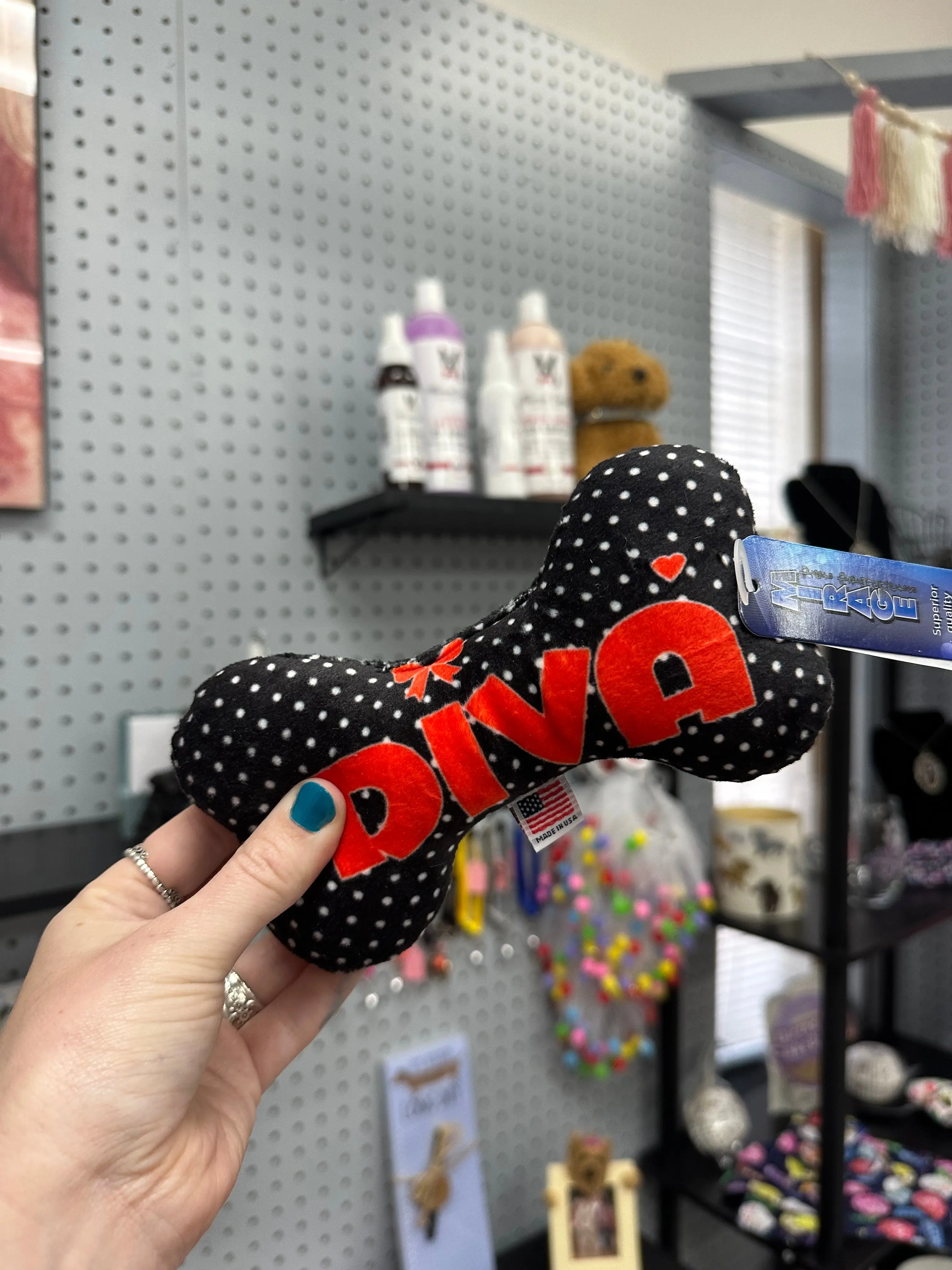 Diva Fluffy Bone Toy - Soft Plush Design, Ideal for Collecting and Displaying, Fun and Unique Accessory for Children