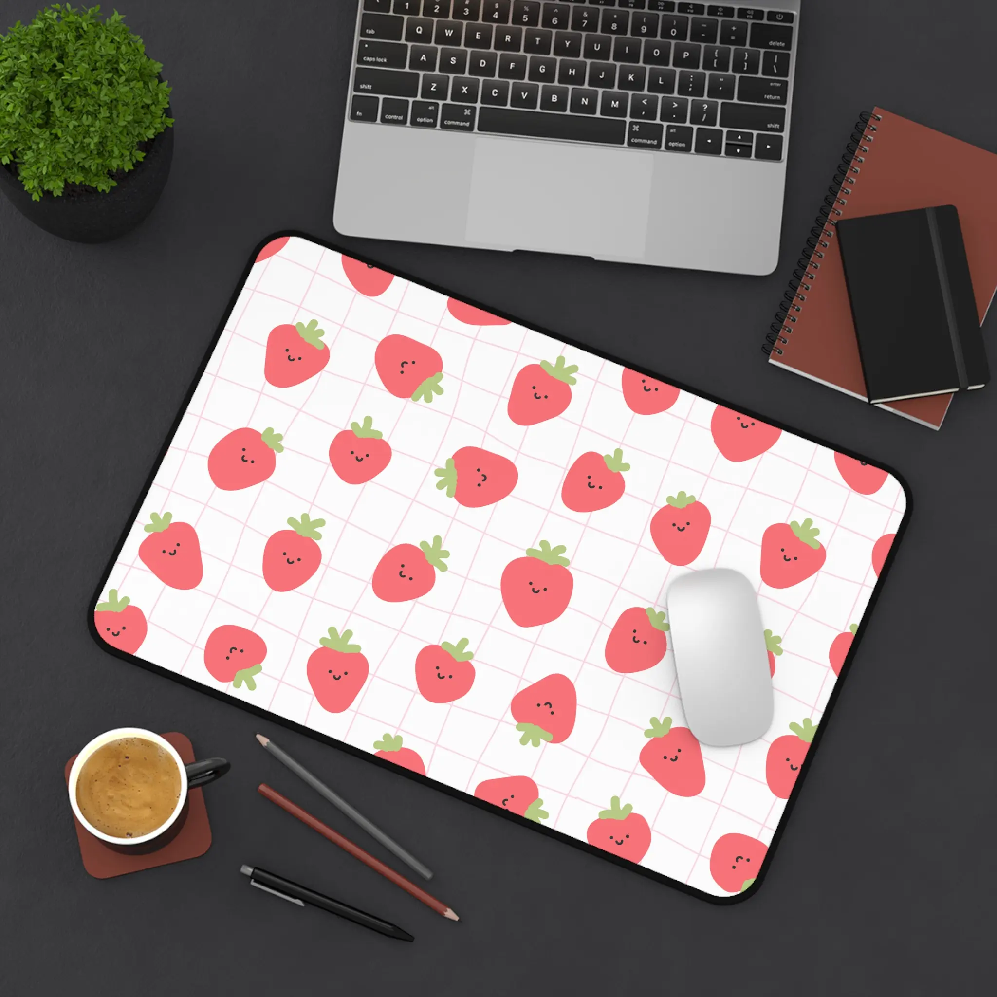 Kawaii strawberry desk mat – Smiling Strawberry Pattern, Cute desk accessories & Pink aesthetic desk decor
