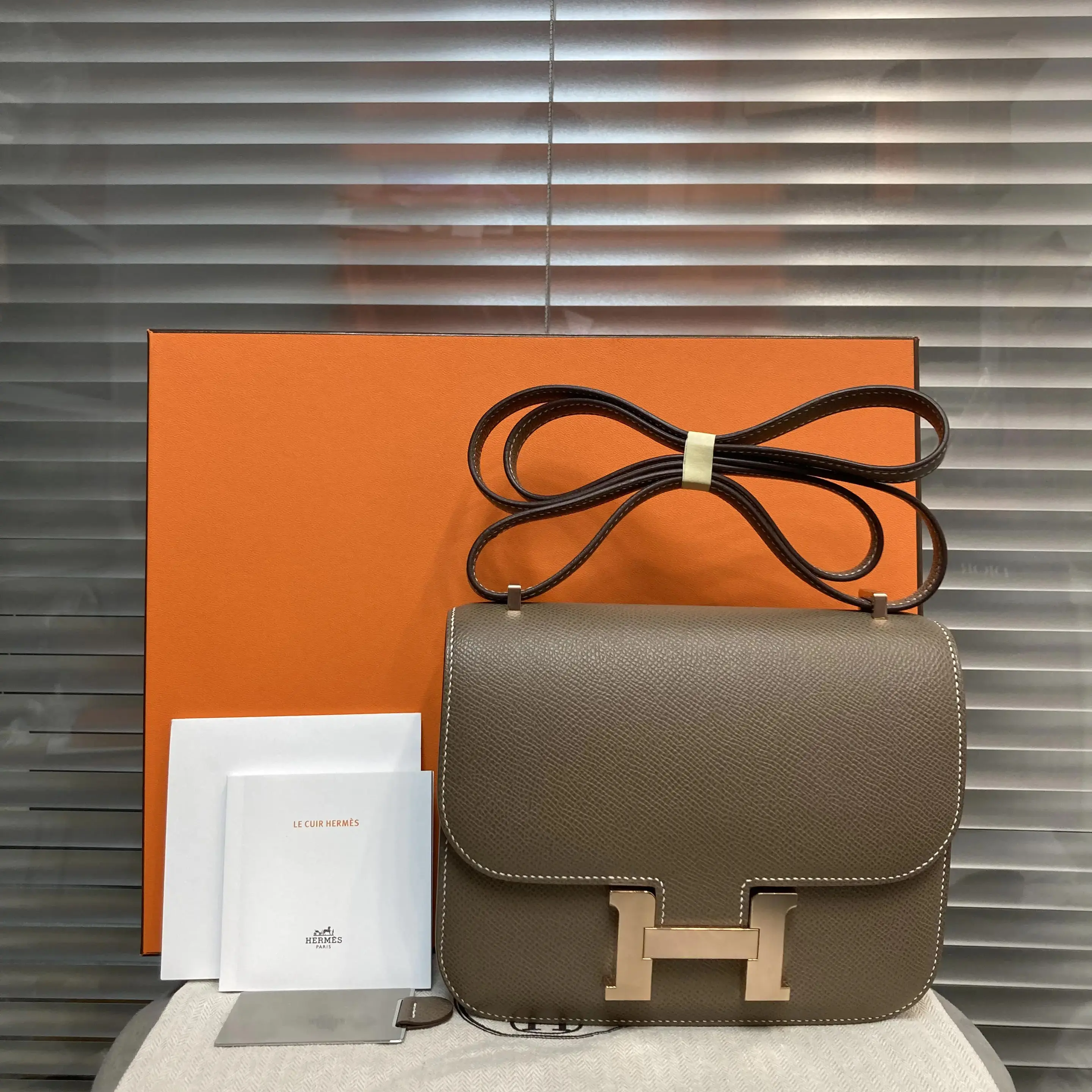 Pre-owned HERMÈS leather Shoulder Bags Constance U‑Stamp Elephant Grey Epsom Crossbody Bag 84964170 SH