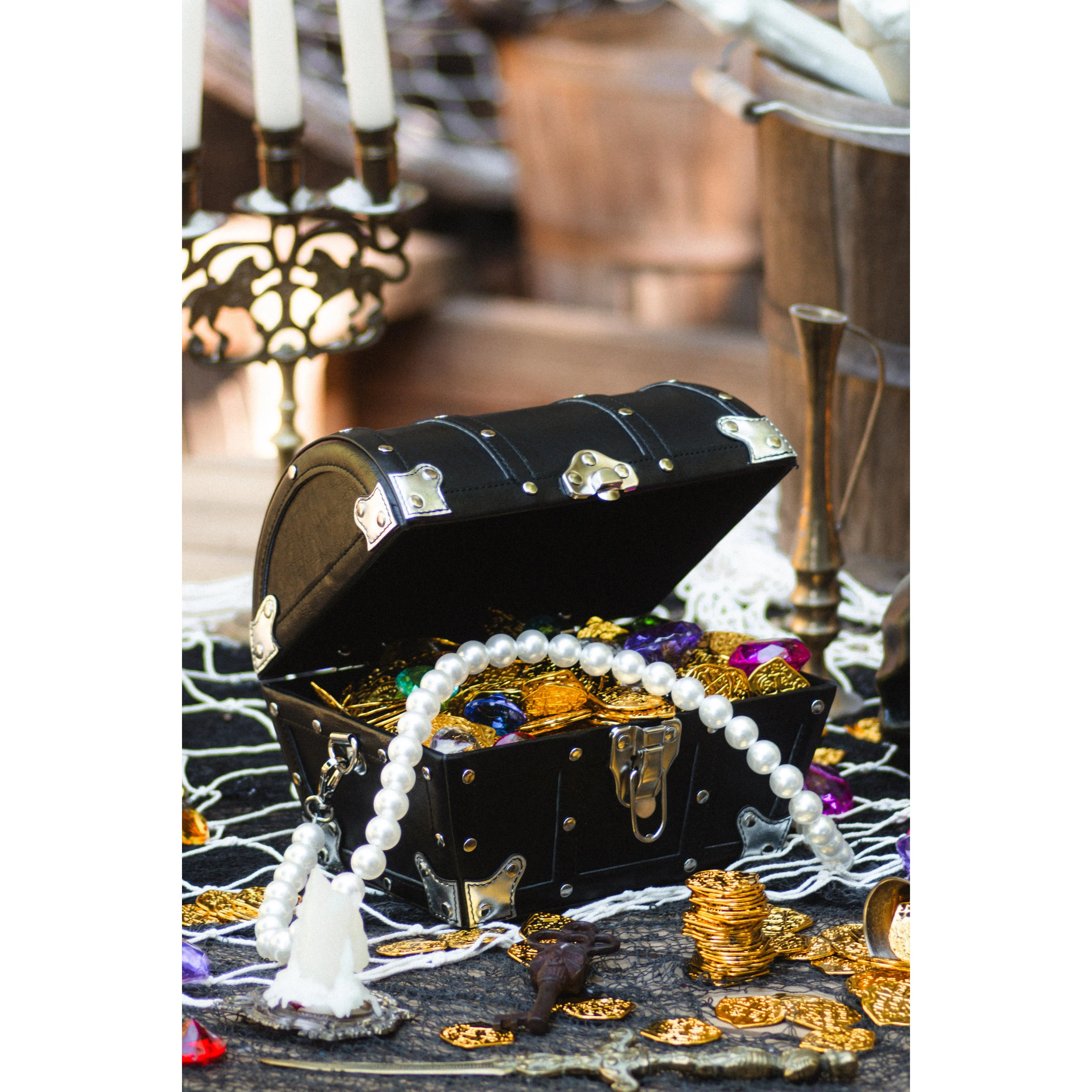 Foxblood Shop Women's Treasure Chest-Shaped PU Leather Crossbody & Shoulder Bag with Chain Strap, Crossbody Bags for Women