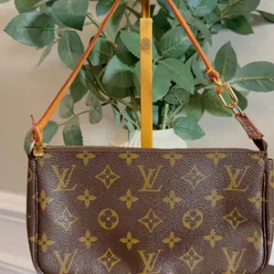 Pre-owned Louis Vuitton Canvas Mini Bags Pouchette Monogram 2002