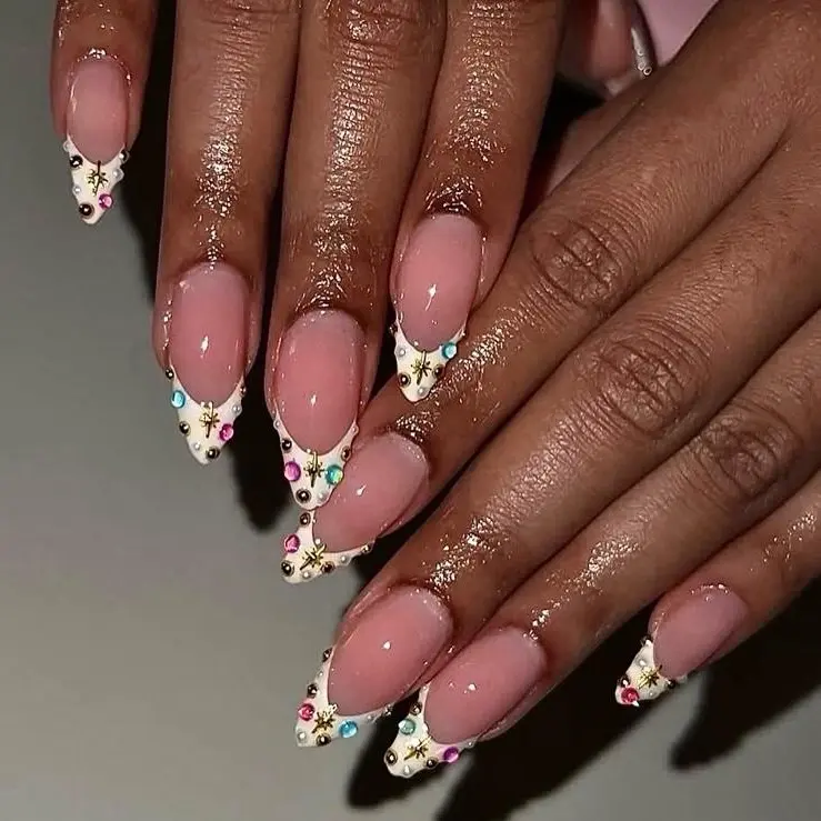 SHEDARES Gem Bloom – Handmade Glossy White Medium Almond Press-On Nails with Starry Bejeweled  French Tips & 3D Gem Accents – Ideal for Birthday, Wedding & Parties