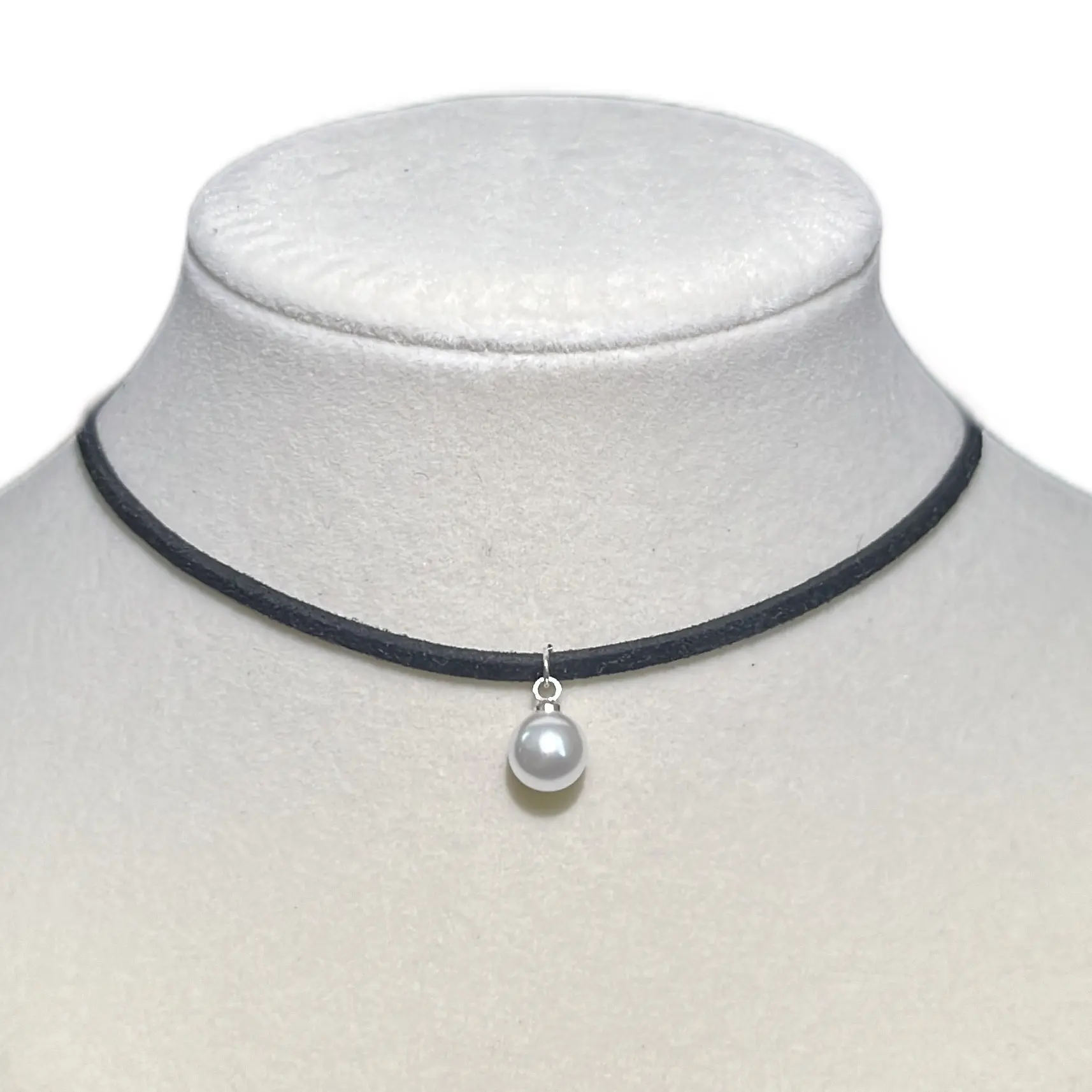 Handmade Goth Black Faux Pearl Choker Necklace - Adjustable Fit, Elegant Edgy Minimalist Design, Faux Pearl Jewelry, Pearlescent Aesthetic, Ideal for Adults, USA, Chain Choker