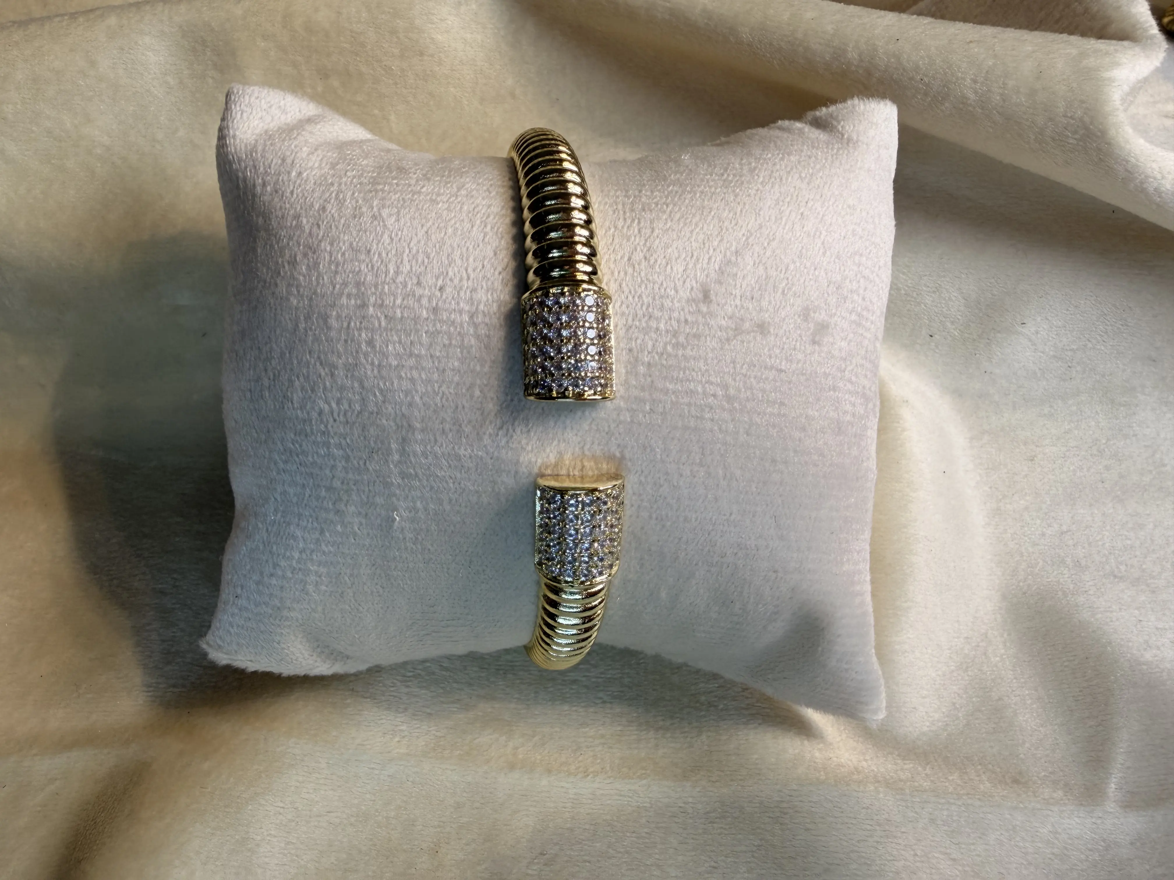 Adjustable Gold Plated Bangle with Elegant Design and Versatile Fit