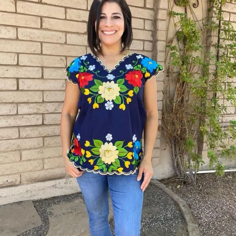 Hand Embroidery blouse made in Mexico color style uniqueness artesanalmente blusa Priscila