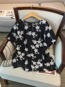 Women's Plus Size Embroidered Floral Shirt Short Sleeve Round Neck Top, Casual Summer Blouse, Comfortable and Stylish
