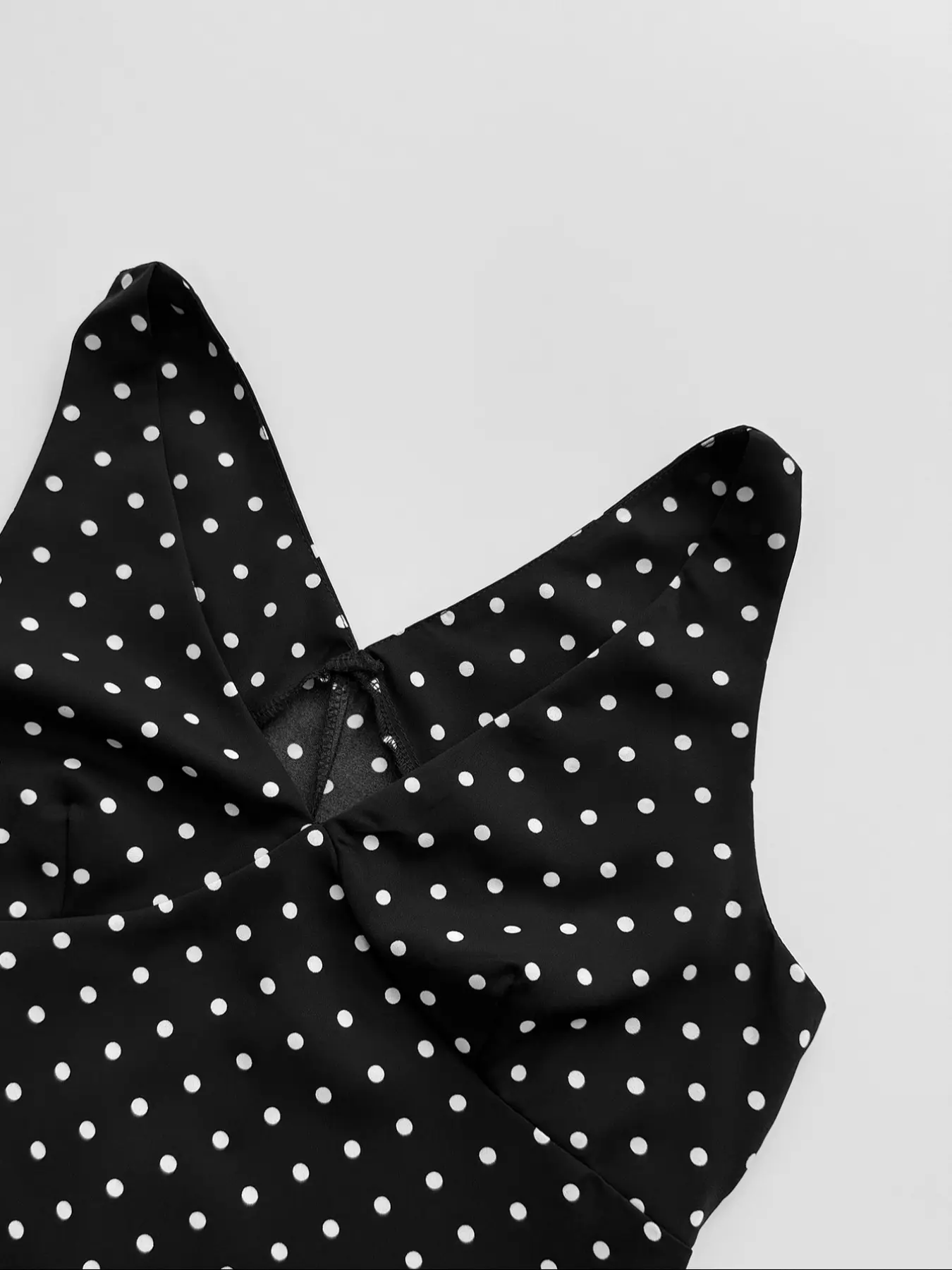 Women Polka Dot Wrap Midi Dress V Neck Sleeveless Spaghetti Strap Elegant  Classy Flattering Slim Fit Summer Dress Vintage French Style Casual Wear  Satin Dress for Party Date Vacation Outfits - TikTok