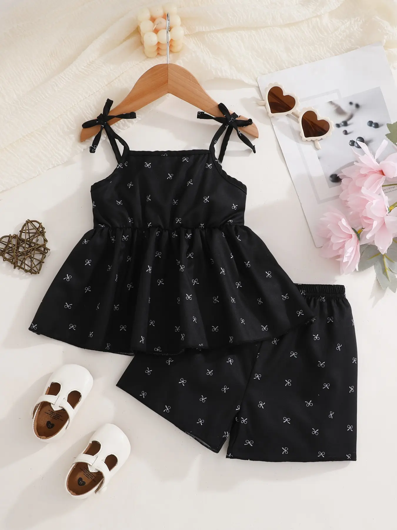 Two-Piece Baby Girl Tank Top and Shorts Set, Butterfly Pattern, Summer Casual, Baby Clothing, Ideal for Daily Wear and Playtime