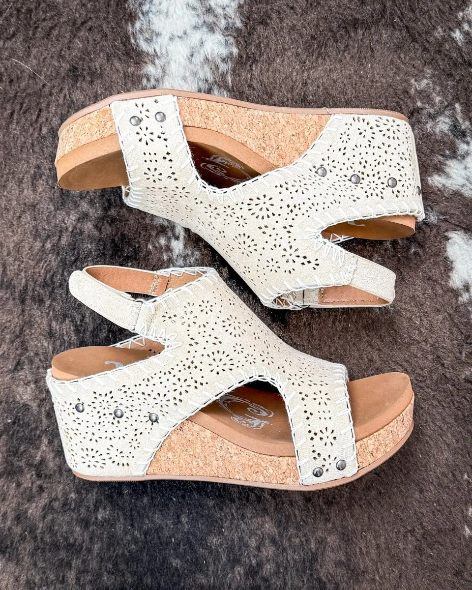 Women's Very G Lilly Soft Design Platform Wedge Sandal, Cream Shoe & Comfortable Footwear