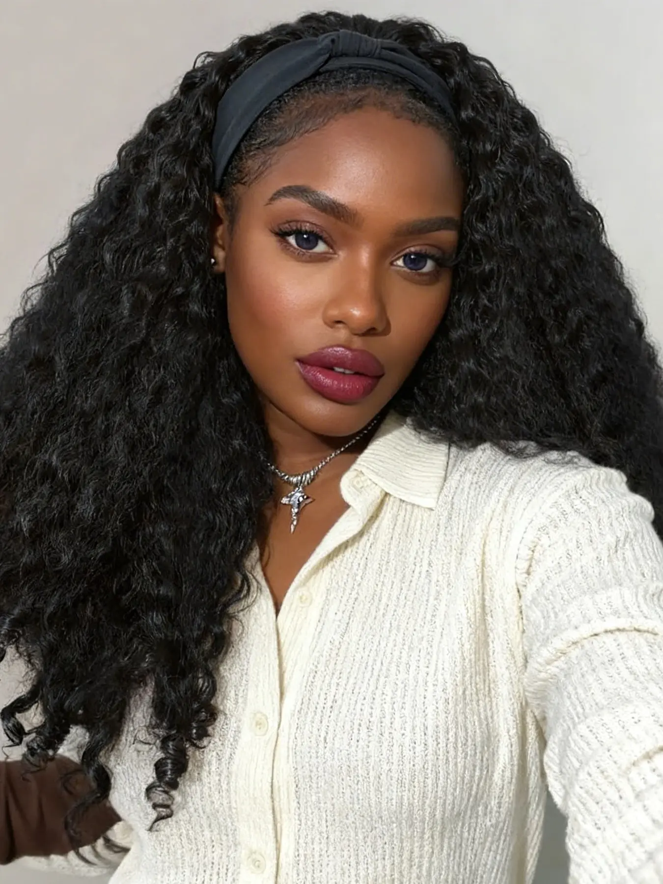 Kinky Curly Headband Wigs for Women, Coily Textured Wigs, Synthetic Curly Wigs, 20 Inch Wear and Go Fluffy Gorgeous Wig, Natural Looking without Bangs, Perfecfect for Daily, Party and Festival Use.