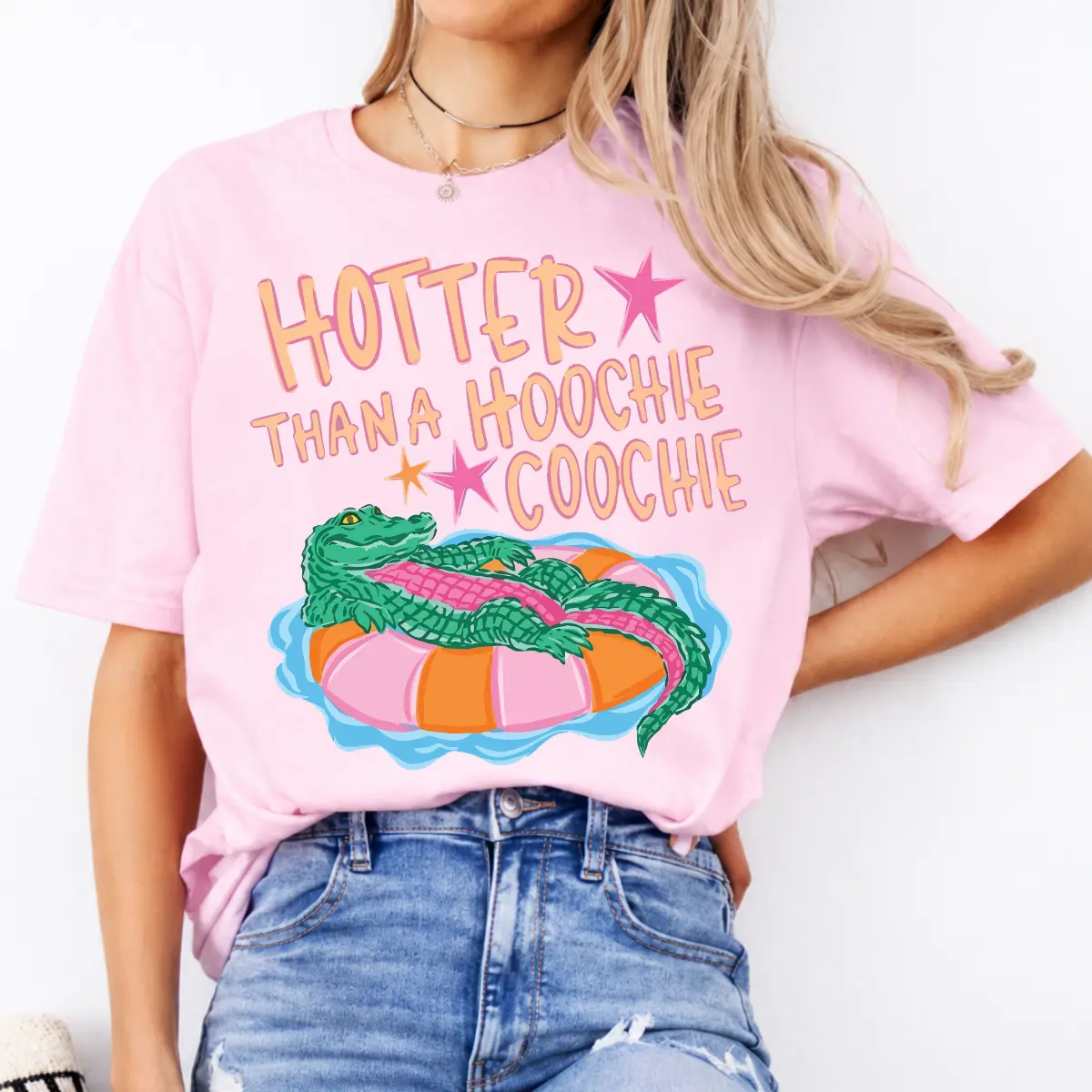 Hotter Than A Hoochie Coochie Gator Tee, Funny Retro Alligator Graphic T-Shirt, Vintage Summer Party Beach Shirt, Casual Unisex Vacation Aesthetic Top Gift for Her - BABINO HOUSE